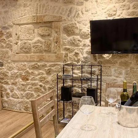 Optimist/old House * Makarska