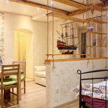 Apartment Optimist/old House